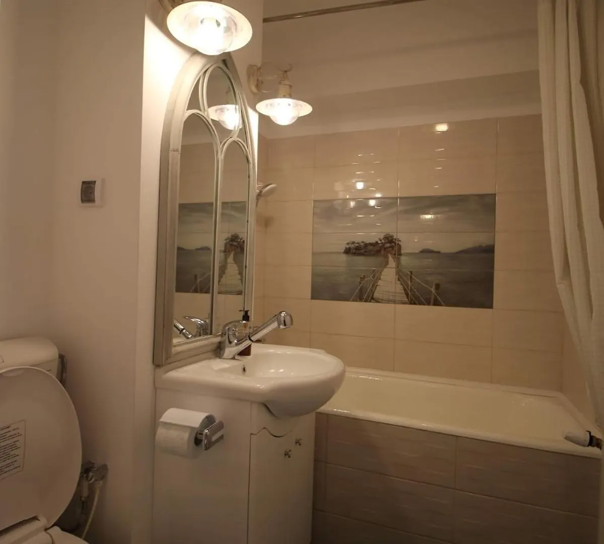 Sunshine 3 Bedrooms Apartment Near Arena Nationala Boekarest
